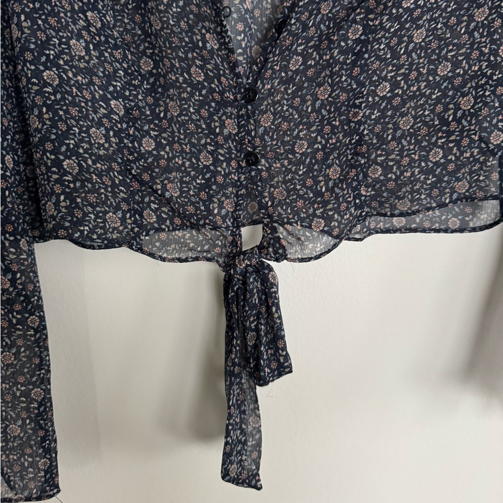 Cropped Floral Tie-Front Blouse Small - Picture 5 of 7